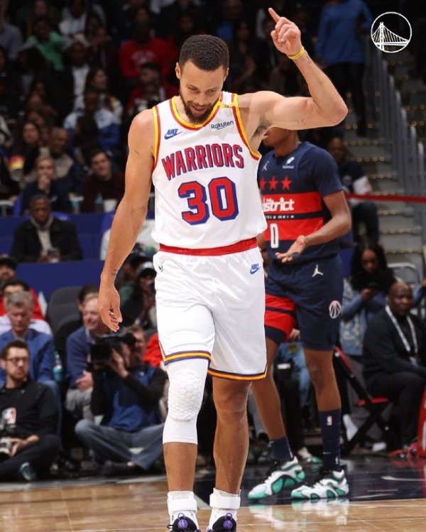 开元棋牌 库里复出24分普尔空砍24分 豪杰力克奇才4连胜